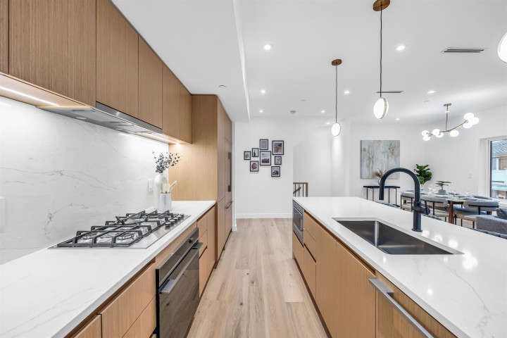 Photo 5 at 1012 W 52nd Avenue, South Granville, Vancouver West