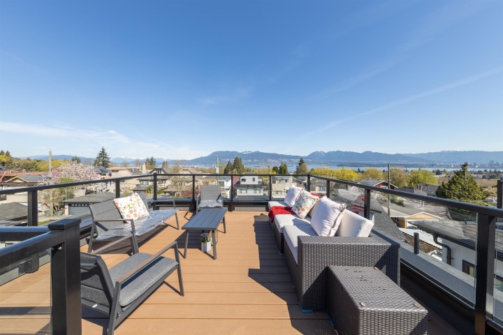 Photo 2 at 4039 W 11th Avenue, Point Grey, Vancouver West