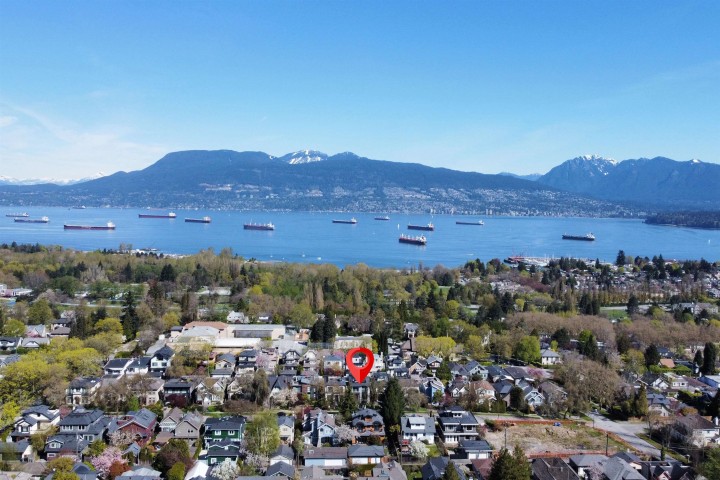 Photo 3 at 4039 W 11th Avenue, Point Grey, Vancouver West