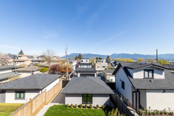 Photo 4 at 4039 W 11th Avenue, Point Grey, Vancouver West