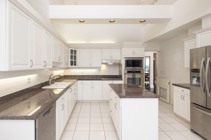 Photo 10 at 19A - 328 Taylor Way, Park Royal, West Vancouver