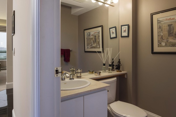 Photo 14 at 19A - 328 Taylor Way, Park Royal, West Vancouver