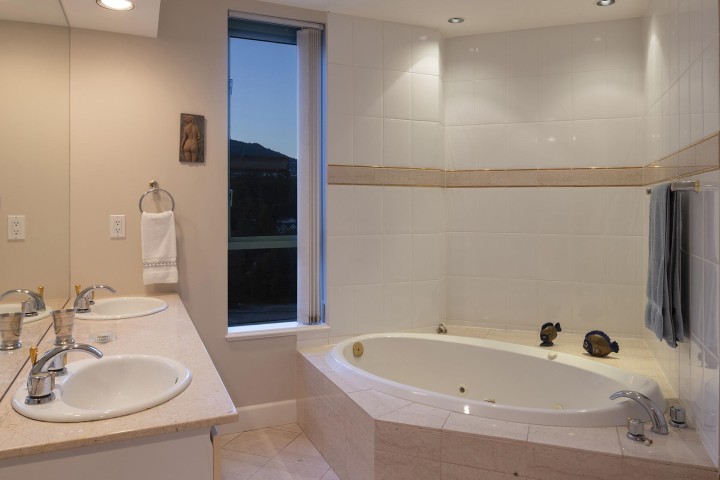 Photo 18 at 19A - 328 Taylor Way, Park Royal, West Vancouver