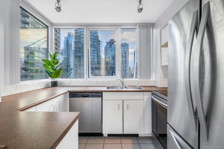 Photo 8 at 1806 - 588 Broughton Street, Coal Harbour, Vancouver West