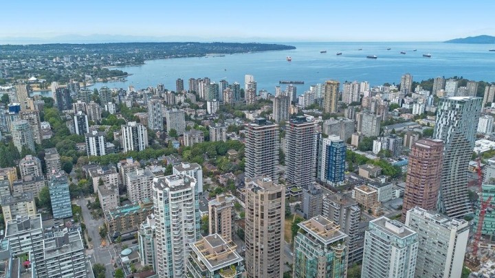 Photo 2 at 701 - 738 Broughton Street, West End VW, Vancouver West