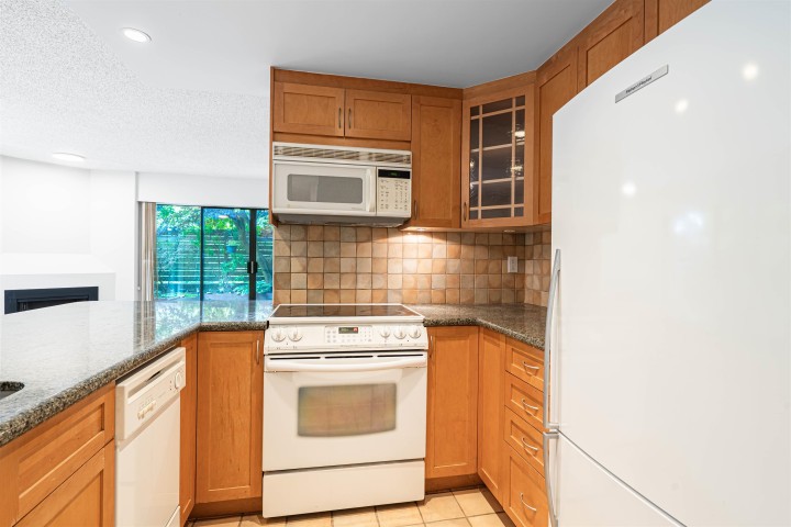 Photo 14 at 102 - 747 17th Street, Ambleside, West Vancouver