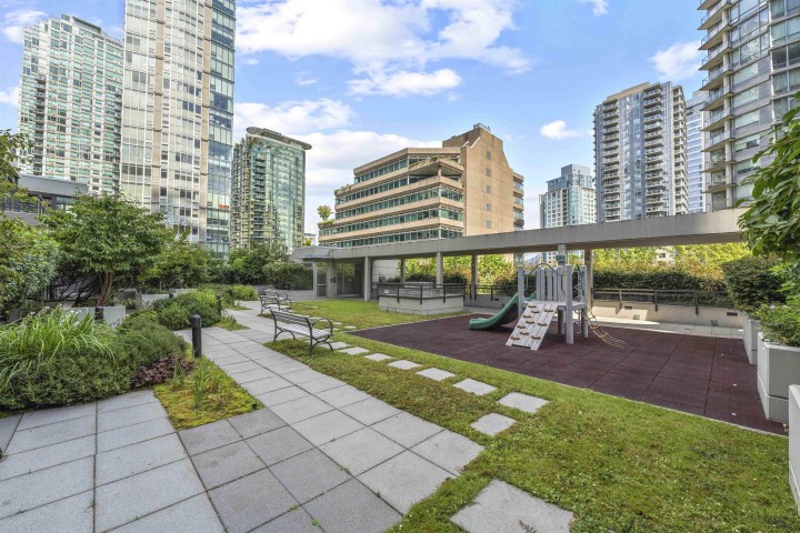 Photo 32 at 1705 - 1211 Melville Street, Coal Harbour, Vancouver West