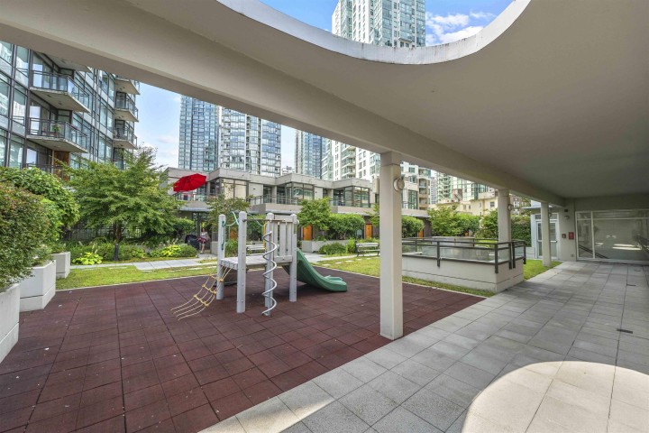 Photo 33 at 1705 - 1211 Melville Street, Coal Harbour, Vancouver West