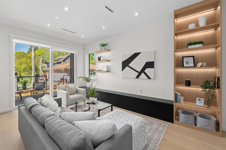 Photo 3 at 679 W 18th Avenue, Cambie, Vancouver West