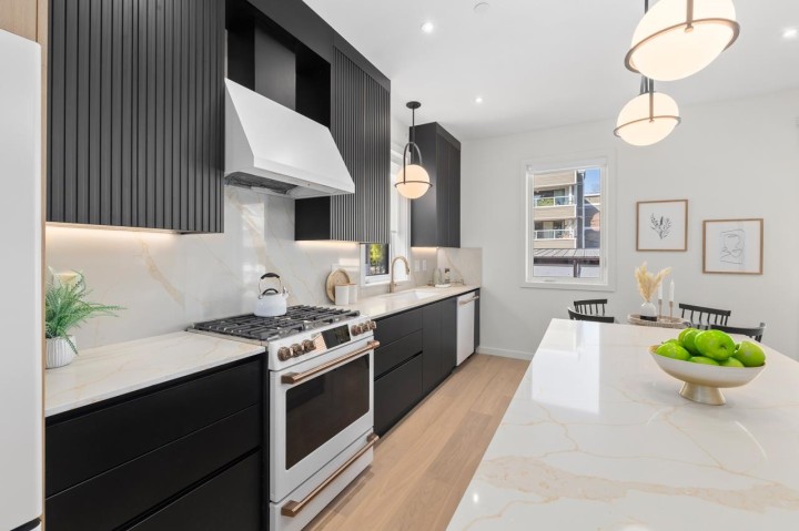 Photo 9 at 679 W 18th Avenue, Cambie, Vancouver West