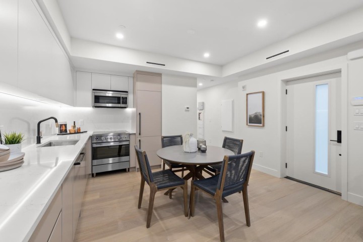 Photo 7 at 2432 W 49th Avenue, S.W. Marine, Vancouver West