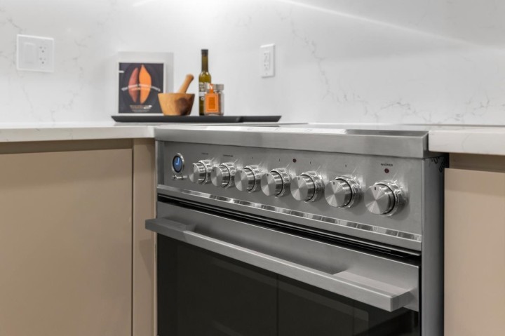 Photo 10 at 2432 W 49th Avenue, S.W. Marine, Vancouver West