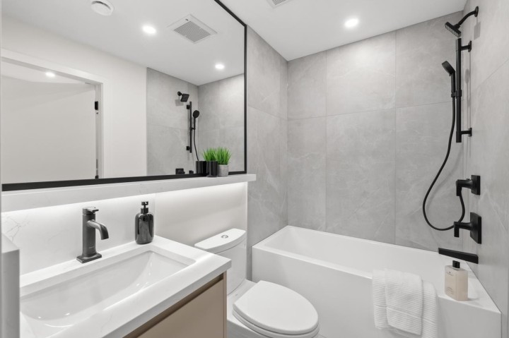 Photo 15 at 2432 W 49th Avenue, S.W. Marine, Vancouver West