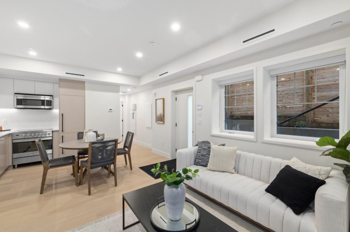 Photo 4 at 2432 W 49th Avenue, S.W. Marine, Vancouver West