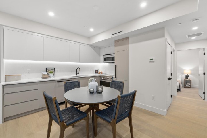 Photo 8 at 2432 W 49th Avenue, S.W. Marine, Vancouver West