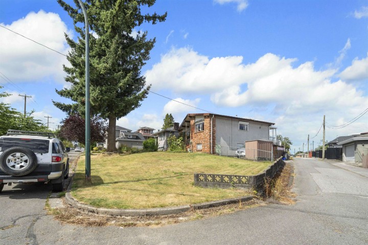 Photo 23 at 4561 Manor Street, Collingwood VE, Vancouver East