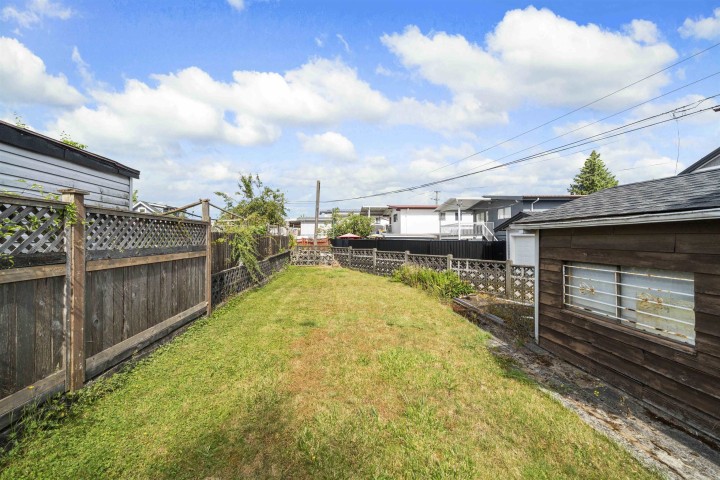 Photo 27 at 4561 Manor Street, Collingwood VE, Vancouver East
