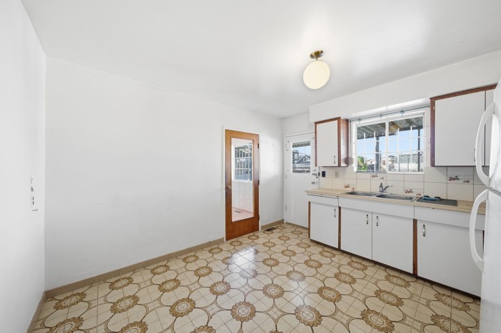 Photo 12 at 4561 Manor Street, Collingwood VE, Vancouver East