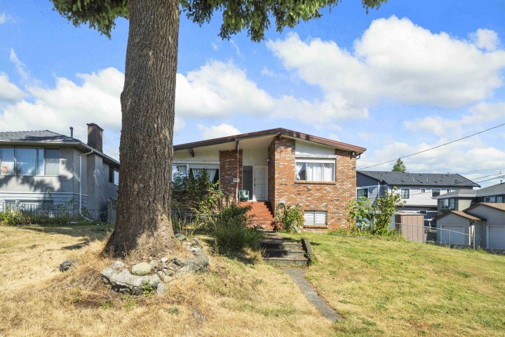 Photo 1 at 4561 Manor Street, Collingwood VE, Vancouver East