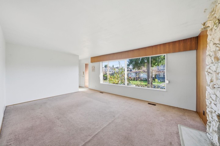 Photo 9 at 4561 Manor Street, Collingwood VE, Vancouver East