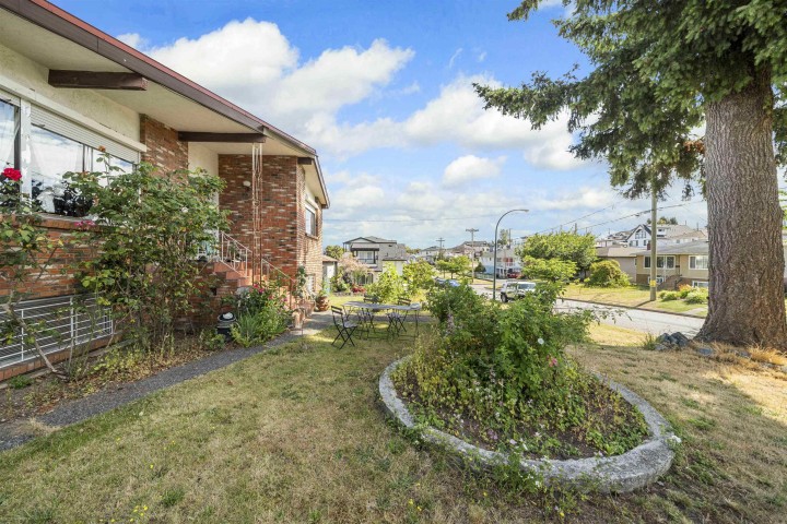 Photo 30 at 4561 Manor Street, Collingwood VE, Vancouver East