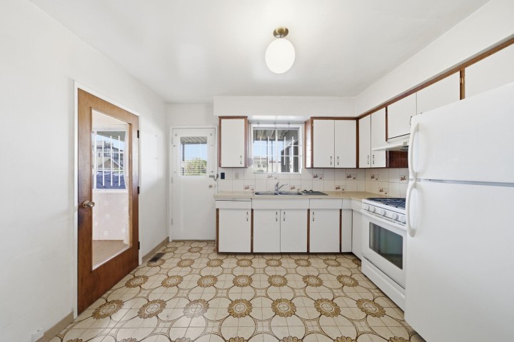 Photo 18 at 4561 Manor Street, Collingwood VE, Vancouver East
