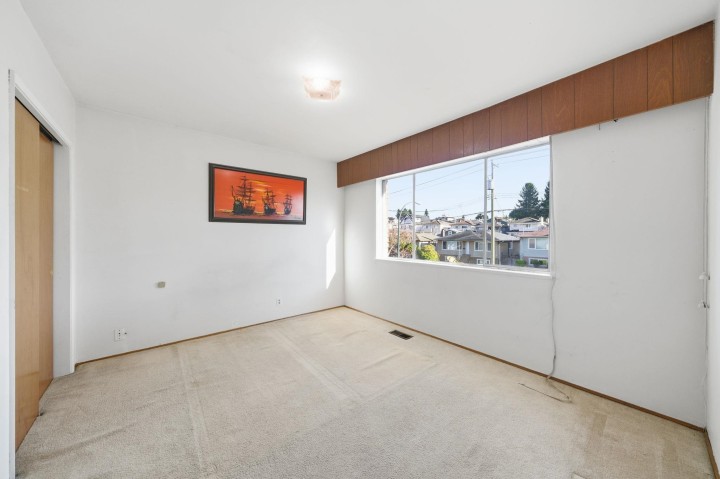 Photo 11 at 4561 Manor Street, Collingwood VE, Vancouver East