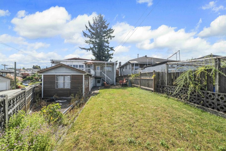 Photo 31 at 4561 Manor Street, Collingwood VE, Vancouver East
