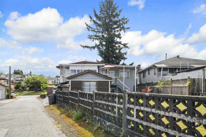 Photo 25 at 4561 Manor Street, Collingwood VE, Vancouver East