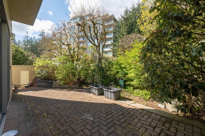 Photo 7 at 3112 Deer Ridge Drive, Deer Ridge WV, West Vancouver