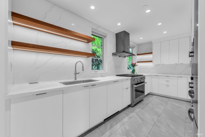 Photo 11 at 565 Robin Hood Road, British Properties, West Vancouver