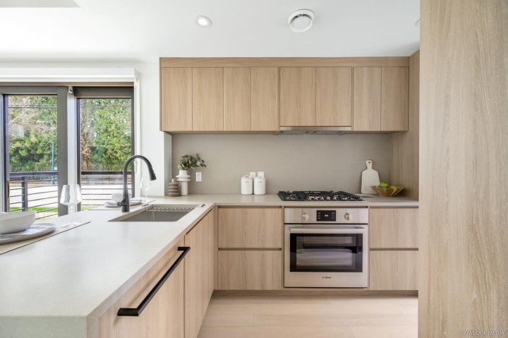 Photo 5 at 6322 Oak Street, Oakridge VW, Vancouver West