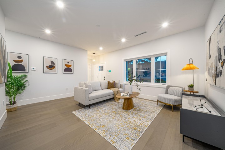 Photo 4 at 2735 W 8th Avenue, Kitsilano, Vancouver West