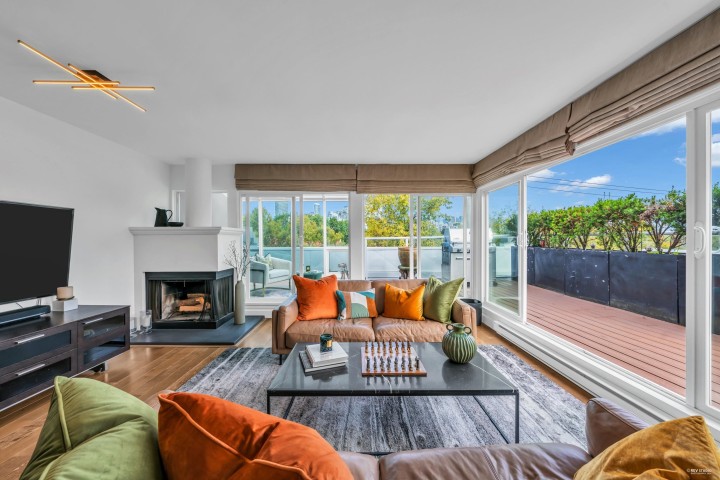 Photo 2 at 2243 Oak Street, Fairview VW, Vancouver West