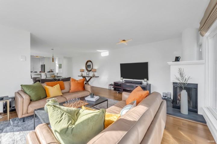 Photo 6 at 2243 Oak Street, Fairview VW, Vancouver West