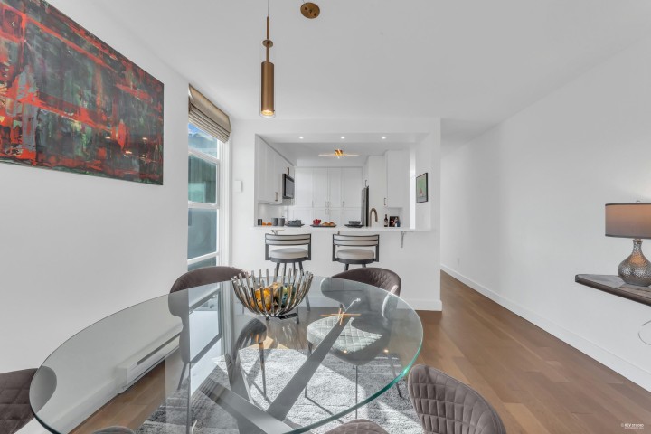 Photo 13 at 2243 Oak Street, Fairview VW, Vancouver West