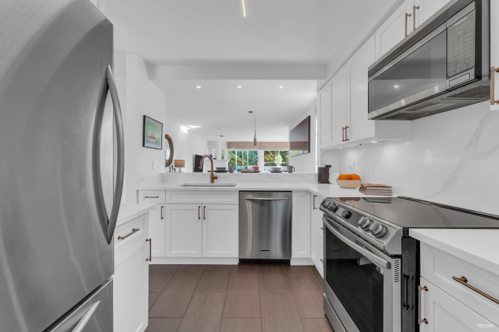 Photo 16 at 2243 Oak Street, Fairview VW, Vancouver West