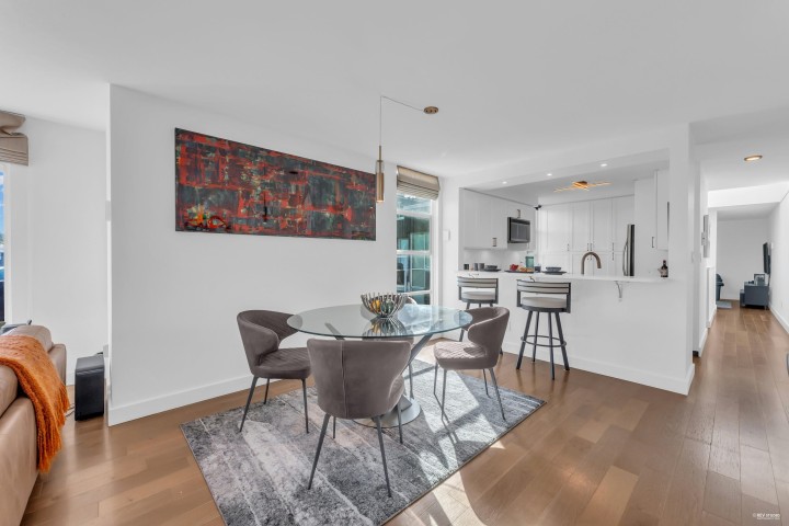 Photo 7 at 2243 Oak Street, Fairview VW, Vancouver West