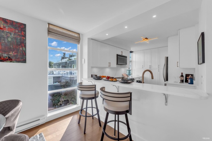 Photo 14 at 2243 Oak Street, Fairview VW, Vancouver West