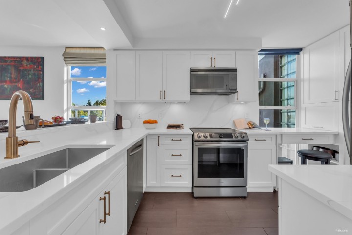 Photo 15 at 2243 Oak Street, Fairview VW, Vancouver West