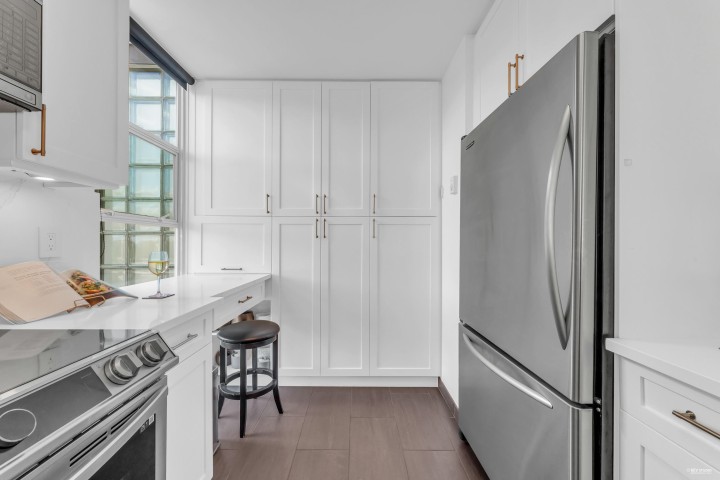 Photo 11 at 2243 Oak Street, Fairview VW, Vancouver West