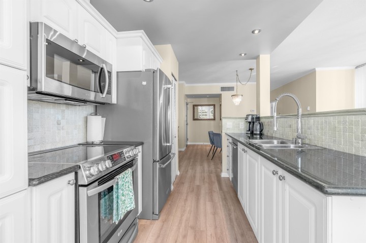 Photo 13 at 2702 - 1166 Melville Street, Coal Harbour, Vancouver West