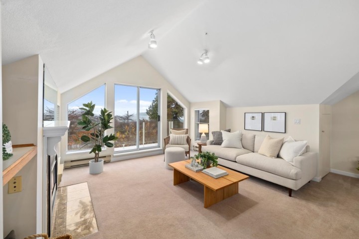 Photo 2 at 3274 W 1st Avenue, Kitsilano, Vancouver West