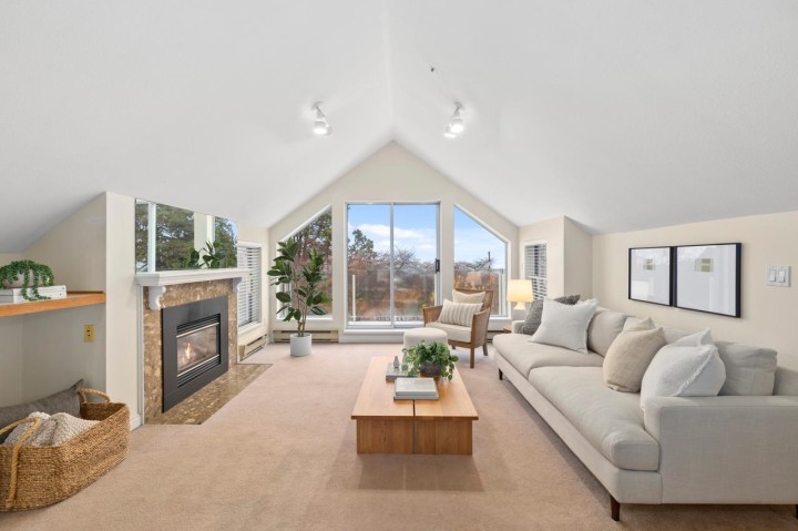 Photo 1 at 3274 W 1st Avenue, Kitsilano, Vancouver West