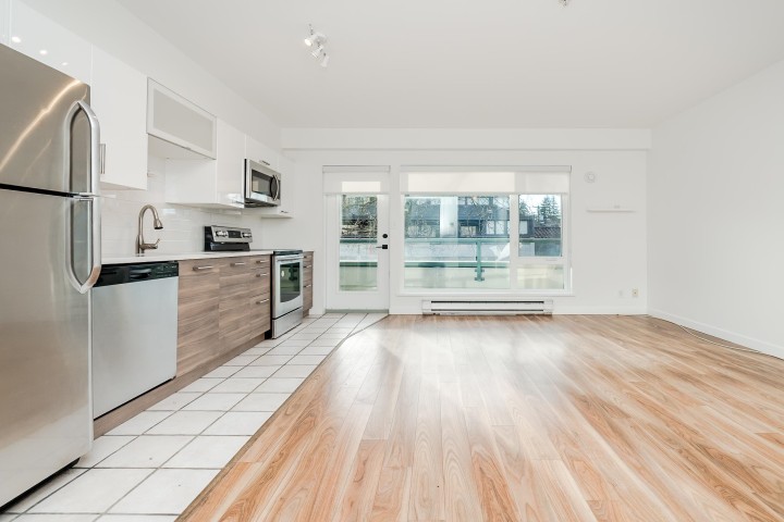 Photo 2 at 206 - 1688 Cypress Street, Kitsilano, Vancouver West