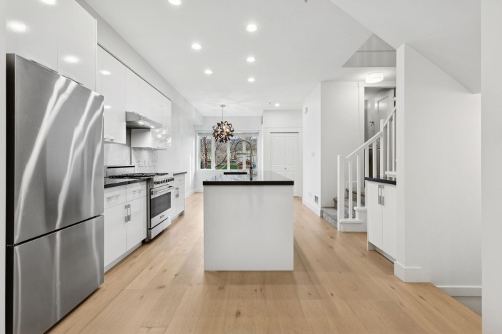 Photo 1 at 5961 Oak Street, South Granville, Vancouver West