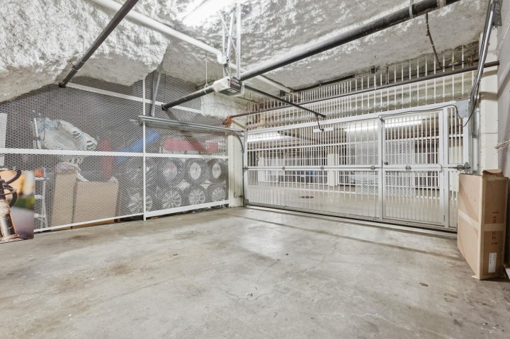 Photo 10 at 5961 Oak Street, South Granville, Vancouver West