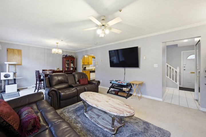 Photo 6 at 557 E 44th Avenue, Fraser VE, Vancouver East