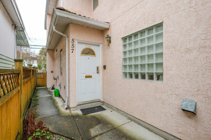 Photo 3 at 557 E 44th Avenue, Fraser VE, Vancouver East