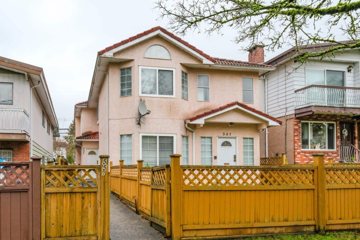 Photo 1 at 557 E 44th Avenue, Fraser VE, Vancouver East
